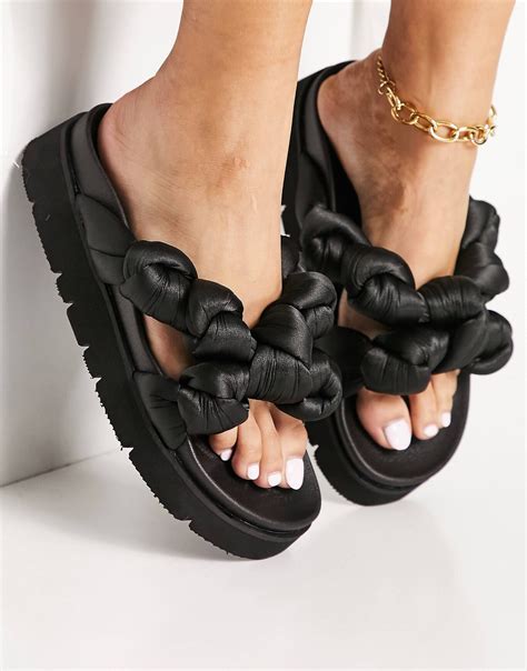 Sandalias con plataforma .